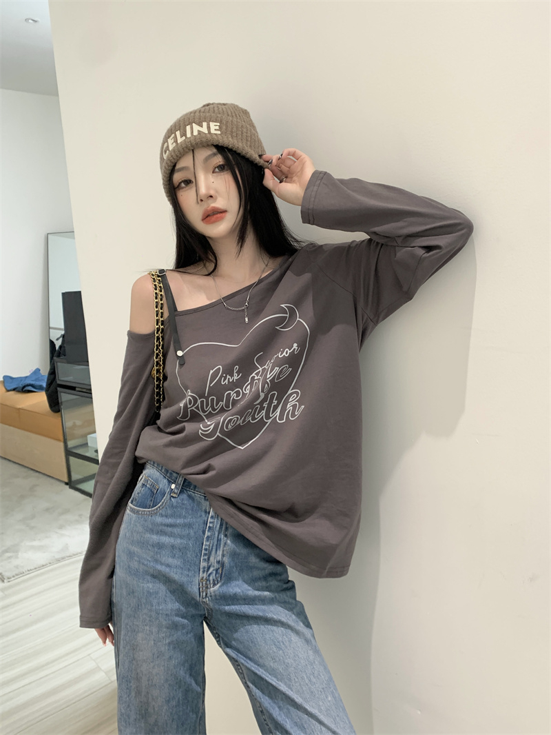 Large size printed long-sleeved T-shirt for women spring 2024 new loose niche design off-shoulder American hot girl top