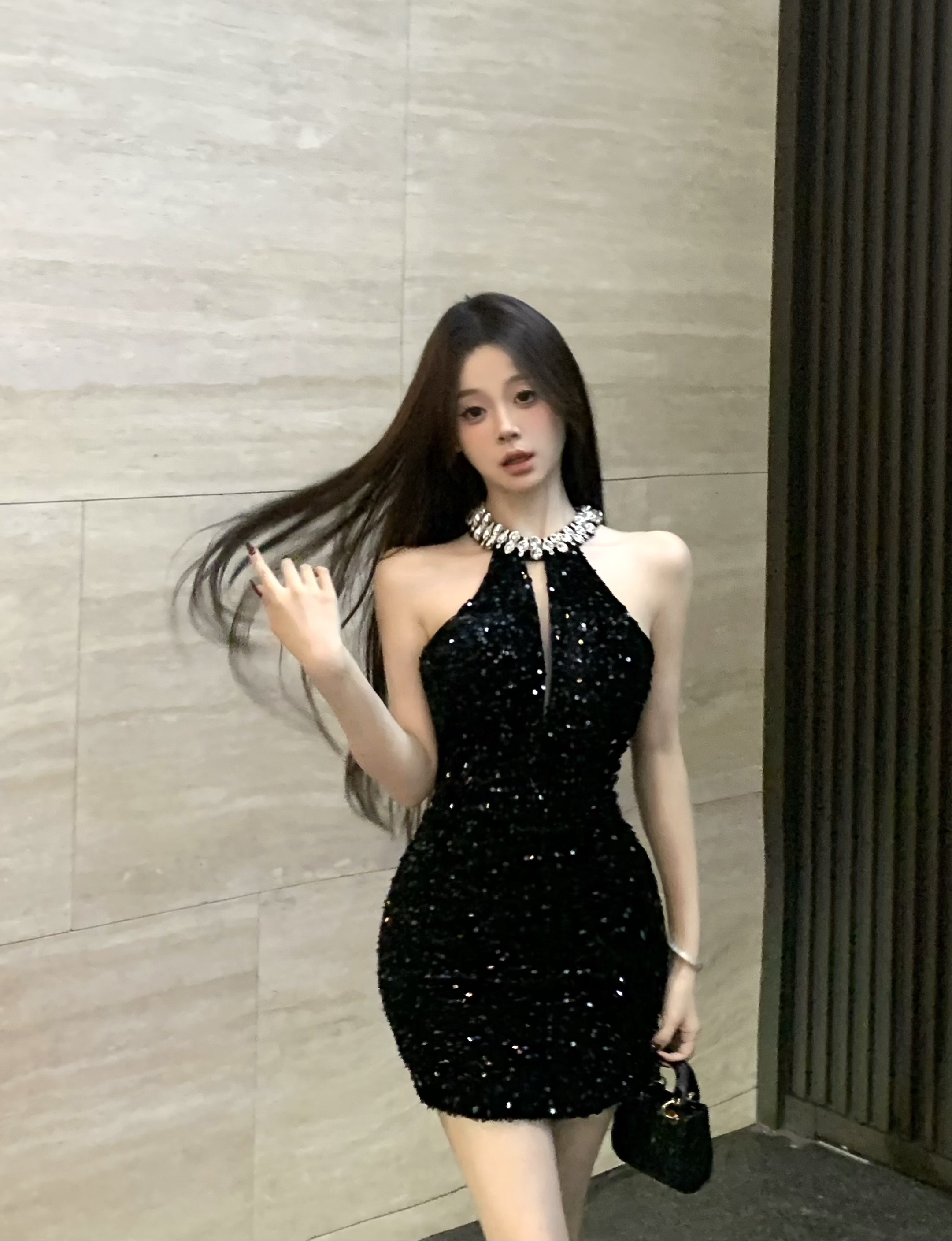 「暮光繁星」性感黑色掛脖露背重工生日裙短款亮片連衣裙女