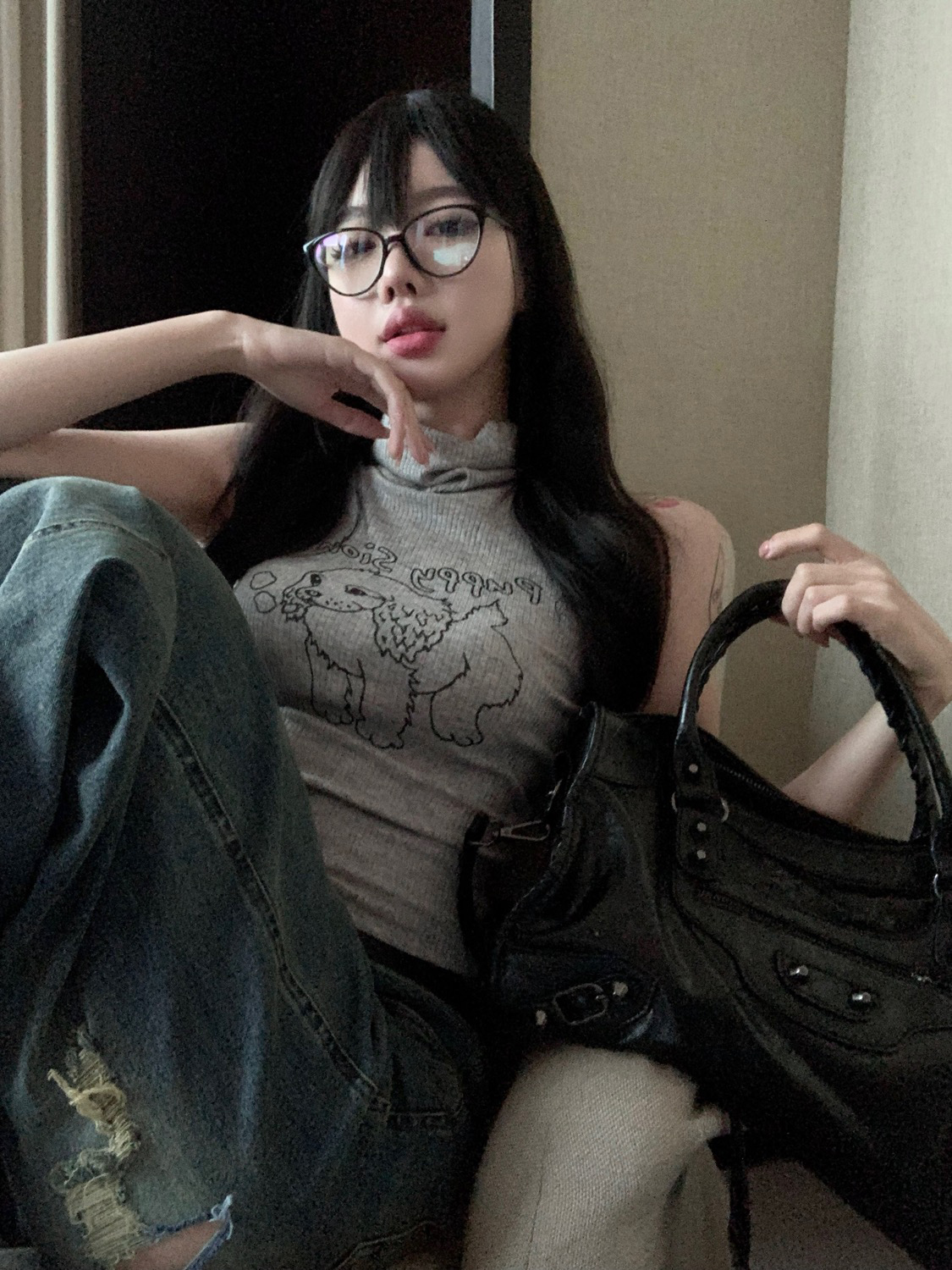 Gray slim-fitting sleeveless vest for women in summer. Pure lust hottie with high collar and dog print tight top to wear outside.