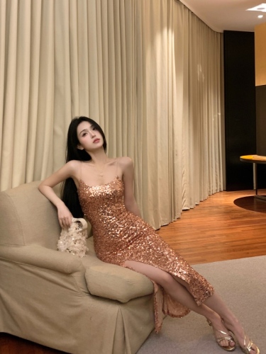 Real shot of golden sexy sequined suspender dress, sparkling evening dress, light luxury mini dress