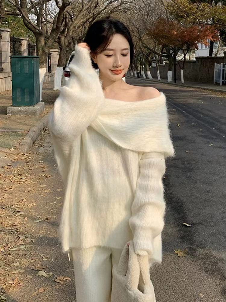 Early Spring Soft, Gentle and Chic Sweater Women's Autumn and Winter Design Niche One Shoulder Lapel Lazy Knitted Sweater Trendy