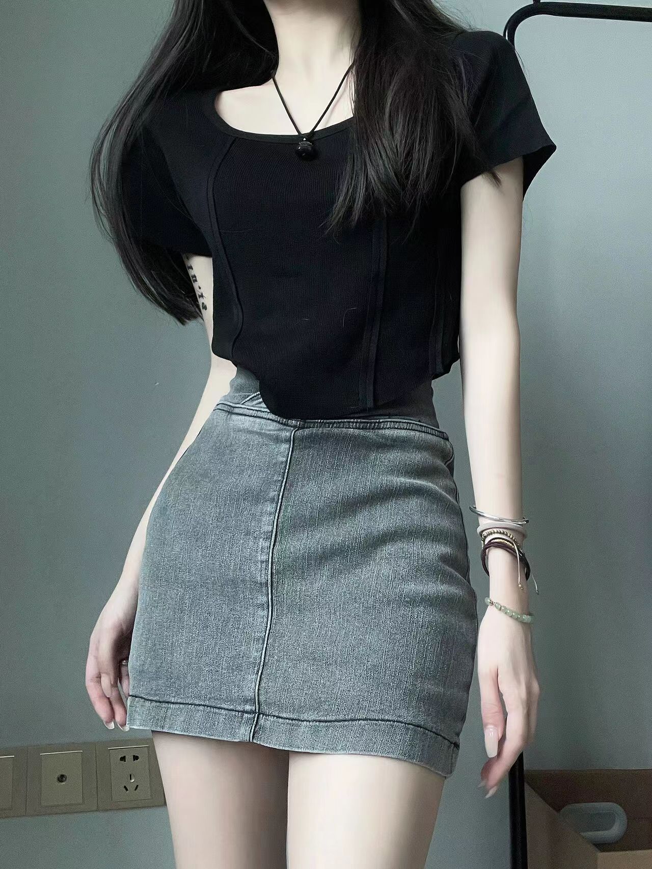 設計感小眾正肩魚骨U領短袖T恤女夏辣妹短款高腰露臍顯瘦上衣服