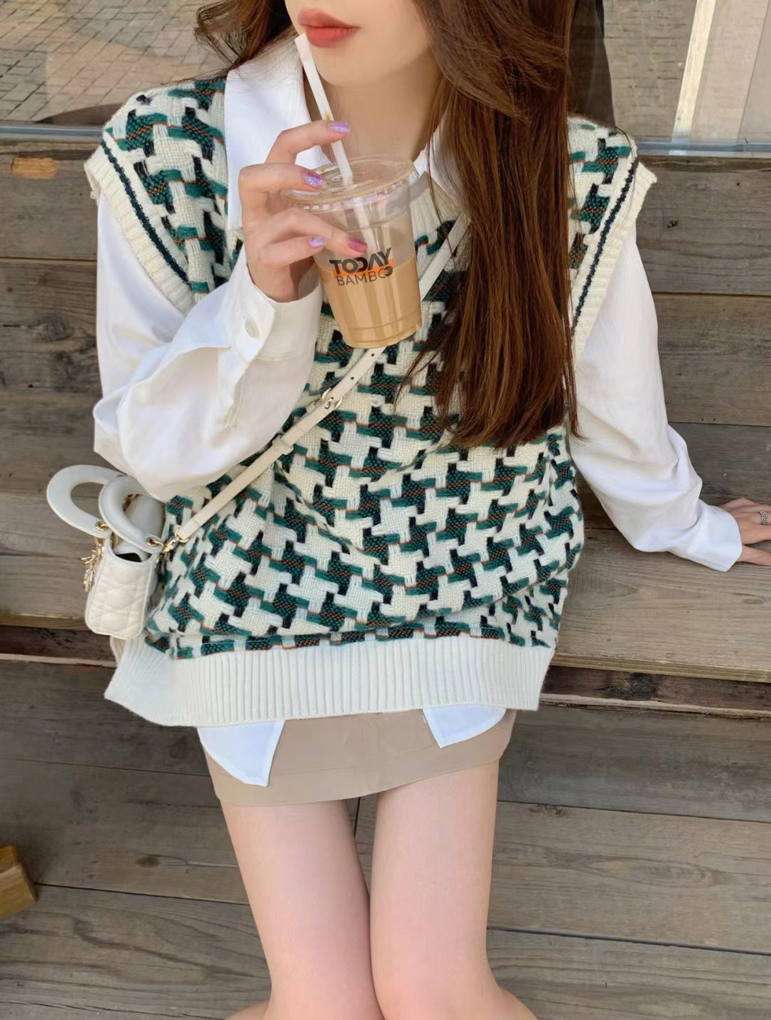 Early spring outfits, cool salt fashion, age-reducing internet celebrity, salty and sweet Hong Kong style retro chic three-piece suit for women
