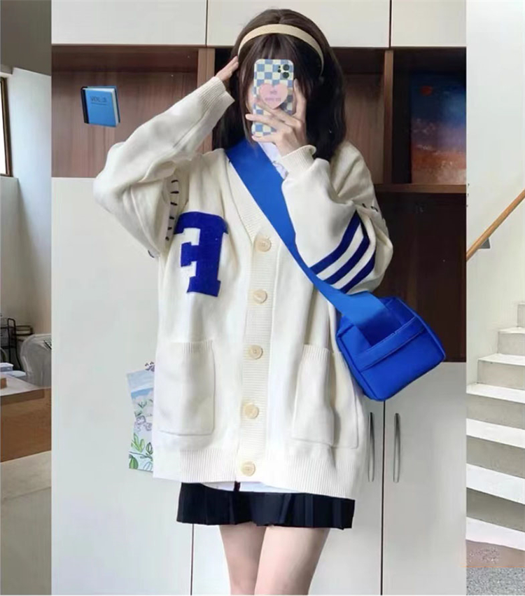 High-end knitted cardigan with letter embroidery for women, spring and autumn new design, niche, gentle and lazy style three-piece set