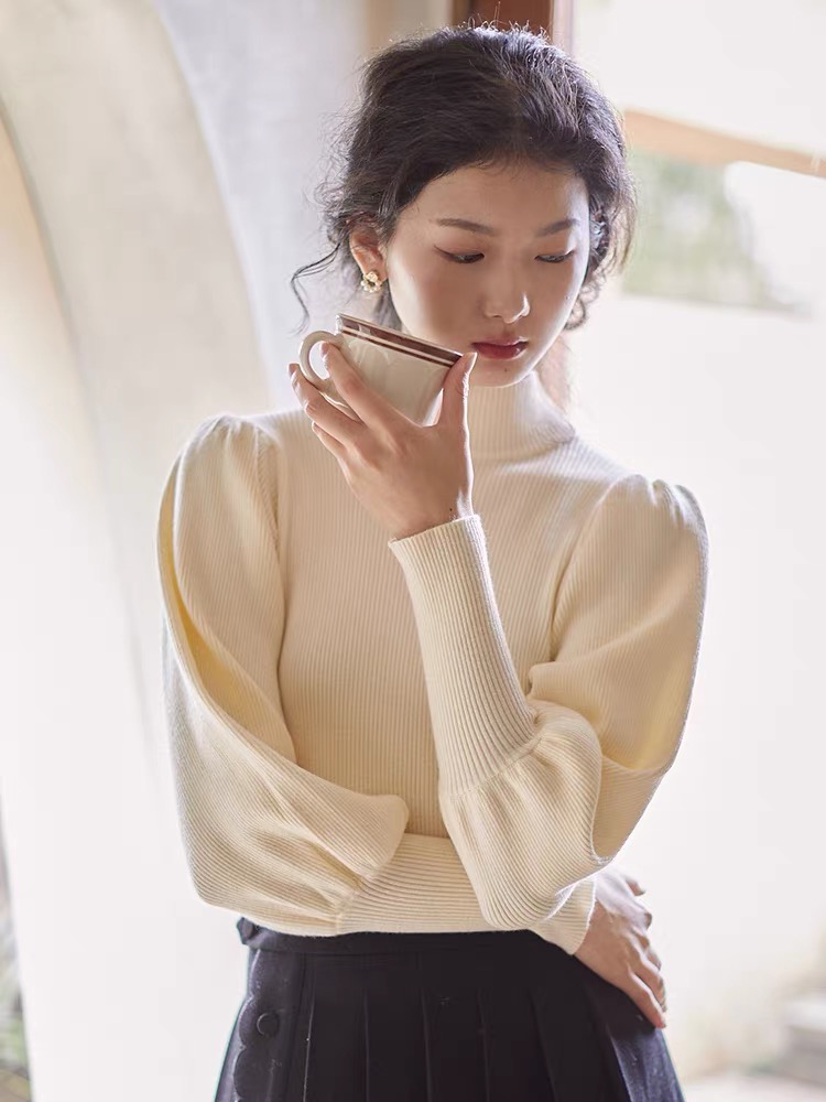French knitted bottoming sweater for autumn and winter, high-end sweater for women, style half turtleneck, lantern sleeve top