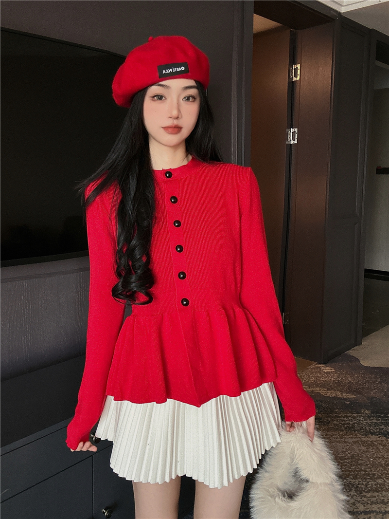Real shot of Xiaoxiangfeng New Year red round neck ruffled waist sweater for women slimming petal skirt knitted sweater