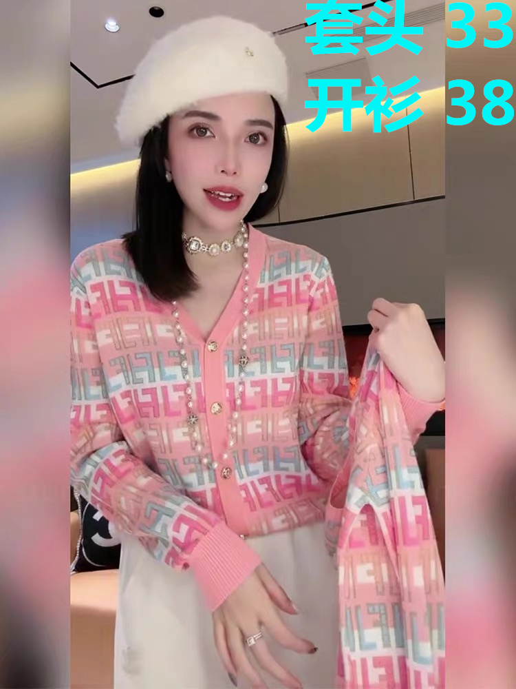 春裝女2024年新款高端品牌大氣時髦v領字母開衫修身顯瘦毛針織衫