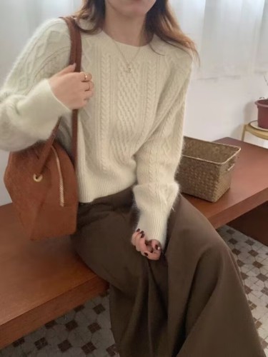 Lazy niche twist knitted short sweater women's autumn and winter new Korean style loose thickened sweater top