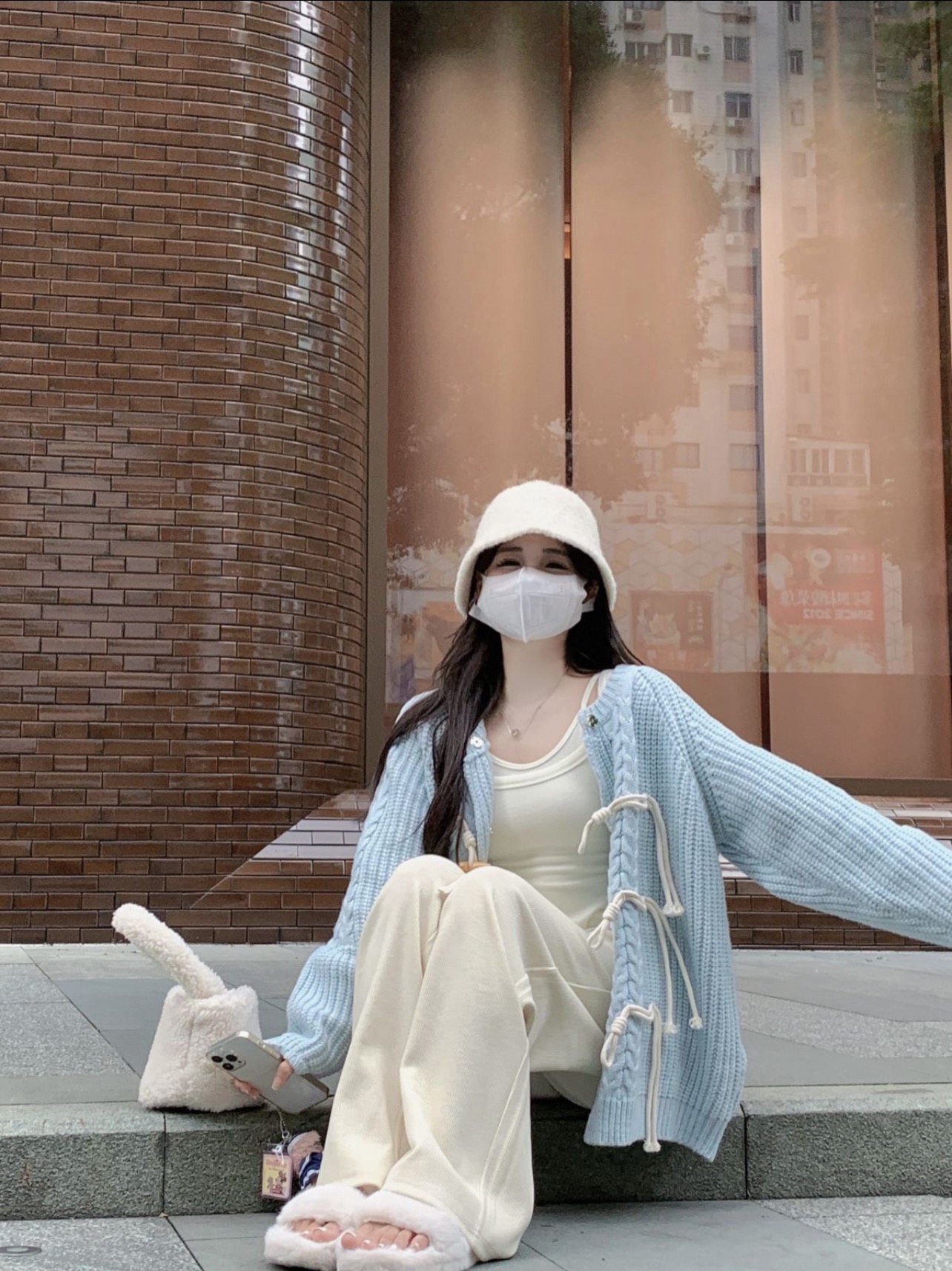 Real shot of milk blue horn button sweater for fall and winter outer wear, lazy style round neck jacket, drapey floor-length pants suit