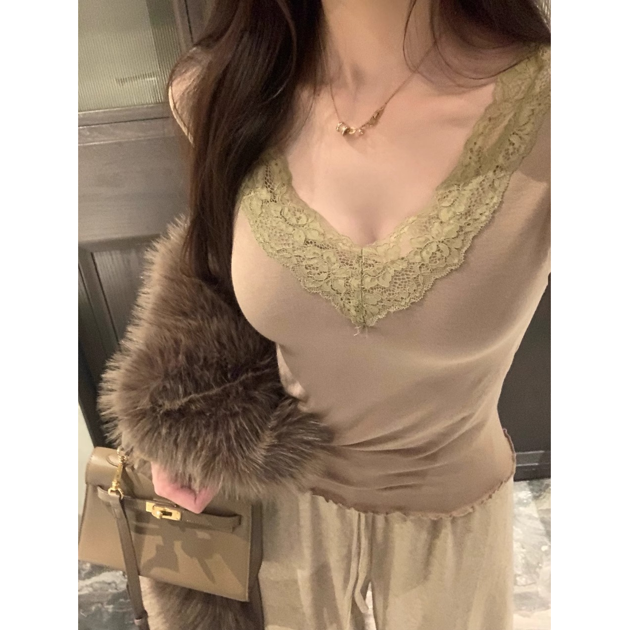 隨心裁蕾絲花邊長袖v領T恤女秋冬季純欲風性感修身