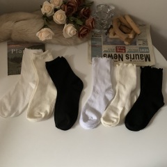 Real shots of autumn and winter piles of socks for women mid-calf socks pure cotton socks black and white sports socks