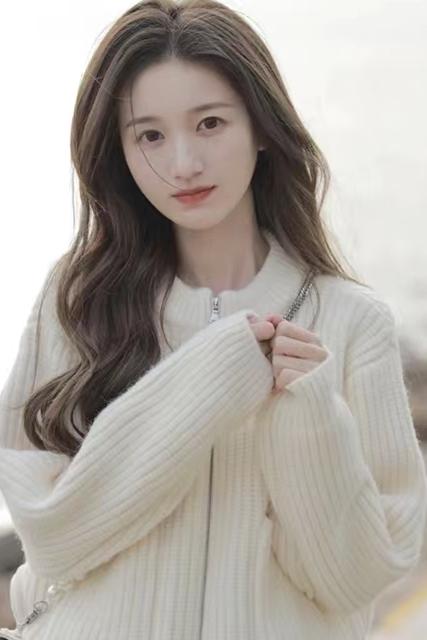 慵懶風白色毛衣外套女秋冬新款高級感小個子短款針織衫上衣