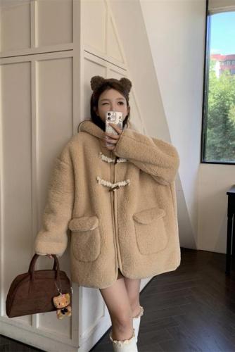 Actual shot ~ Soft and waxy lamb wool milk tea color cute and well-behaved plus velvet warm horn buckle thickened coat and cotton coat