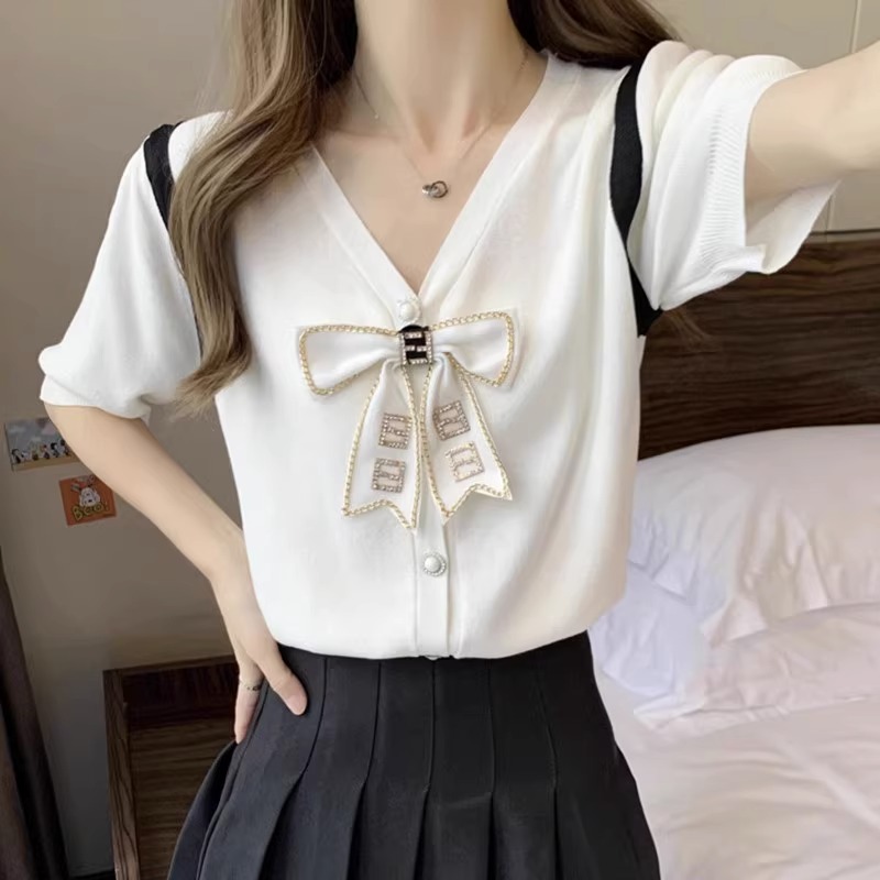 Xiaoxiangfeng short-sleeved T-shirt for women in summer plus size fat mm to cover belly and look slimming French bow V-neck ice silk knitted top