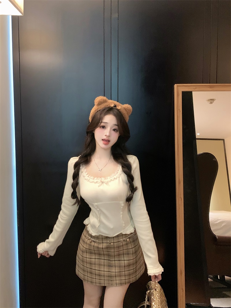 Real shot of semi-permanent bottoming, small square collar lace inner, slim fit bottoming shirt top for winter