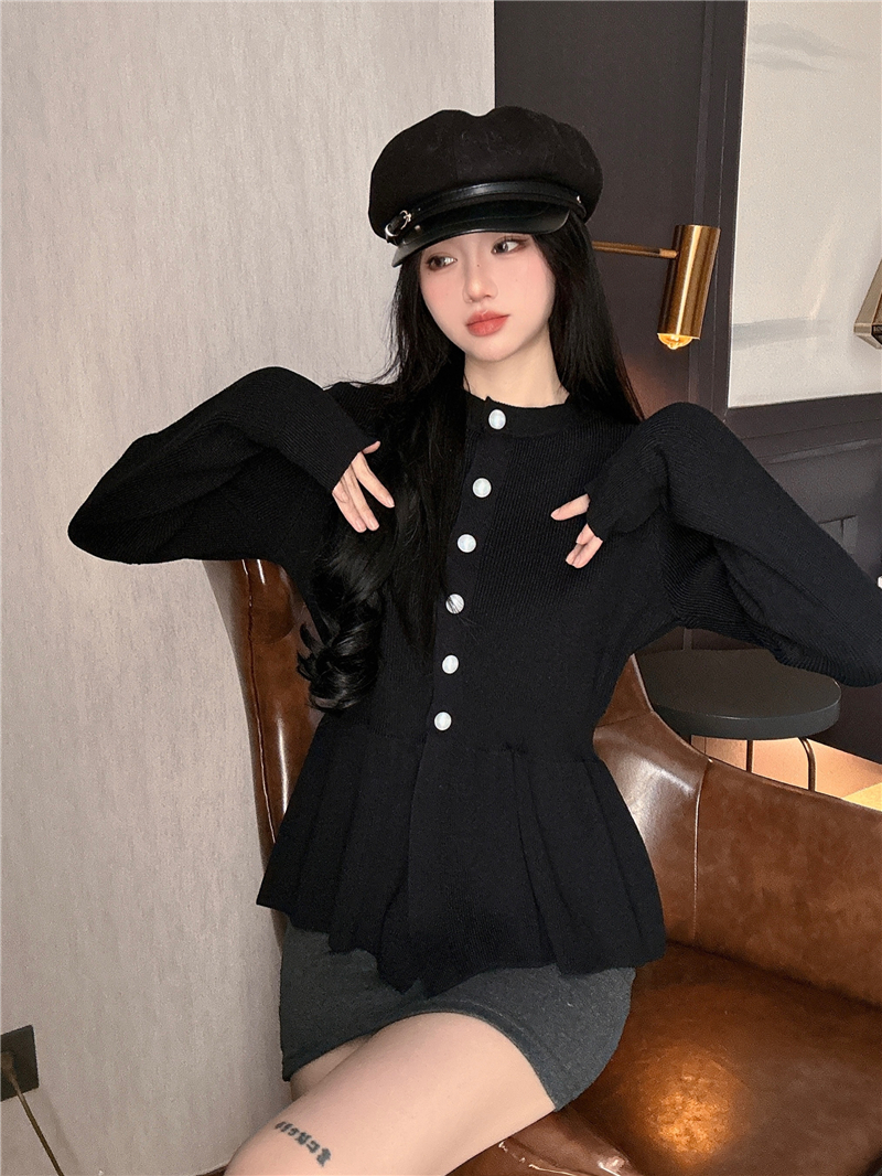 Real shot of Xiaoxiangfeng New Year red round neck ruffled waist sweater for women slimming petal skirt knitted sweater