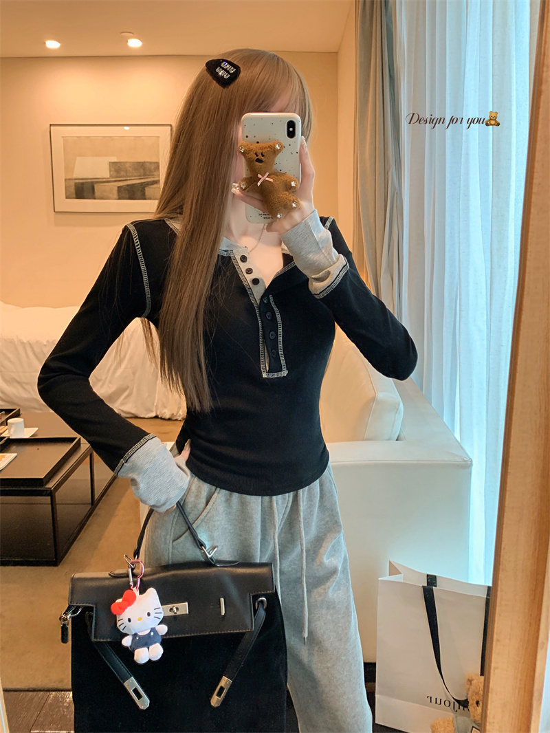 Actual shot of designer topstitch contrasting color knitted T-shirt for women with long sleeves and bottoming shirt, round neck top
