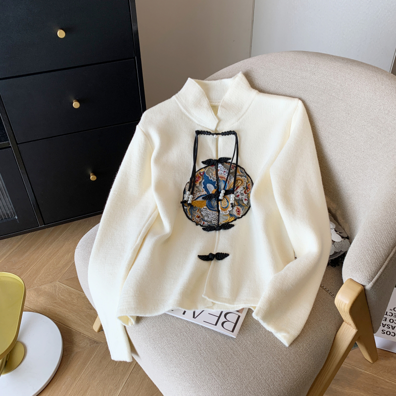2024春款新中式盤扣重工刺繡紅色毛衣女時尚設計感立領開衫外套
