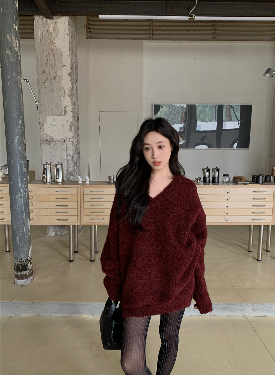 Actual shot of Korean style New Year and Christmas V-neck slim wool curly knitted wool fashion suit