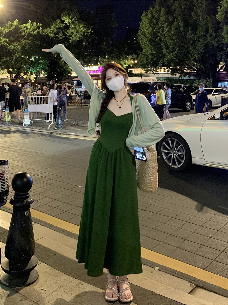 Actual shot of new long waist slimming halterneck dress for women French retro temperament skirt