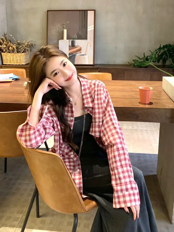 2024年春季法式純欲灰色吊帶連衣裙氣質休閒格子襯衫兩件套裝女