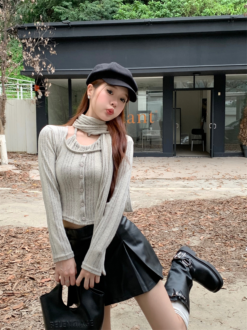 實拍秋冬新款甜辣純欲假兩件吊帶紐扣設計感針織上衣女加圍巾