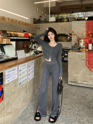 Actual shot~ Winter new solid color V-neck knitted cardigan with slim design and slightly flared casual pants two-piece suit