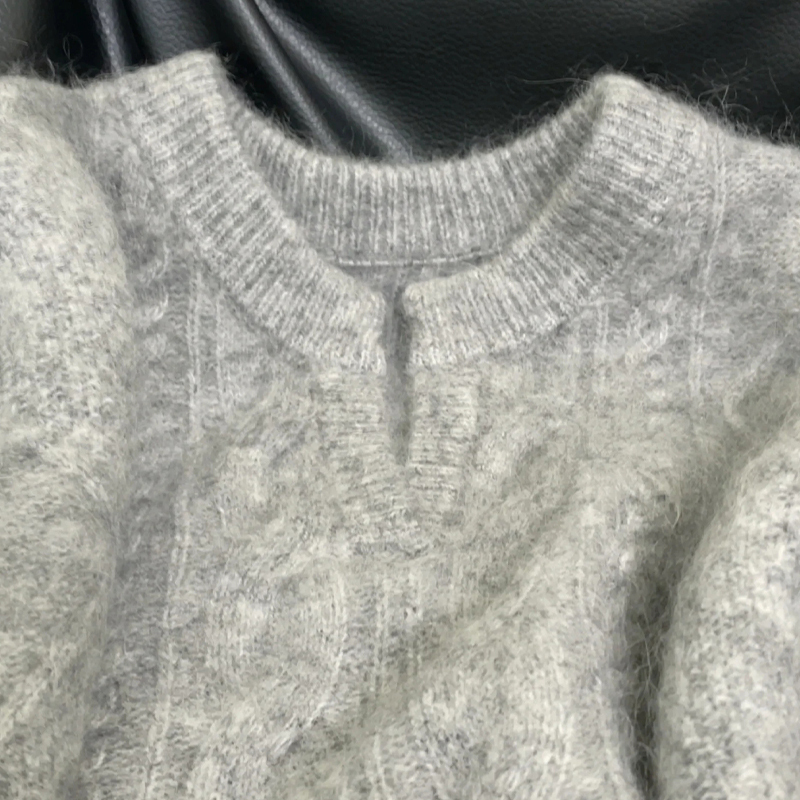 新款秋冬季穿搭高級感慵懶風加厚內搭灰色v領麻花毛衣女