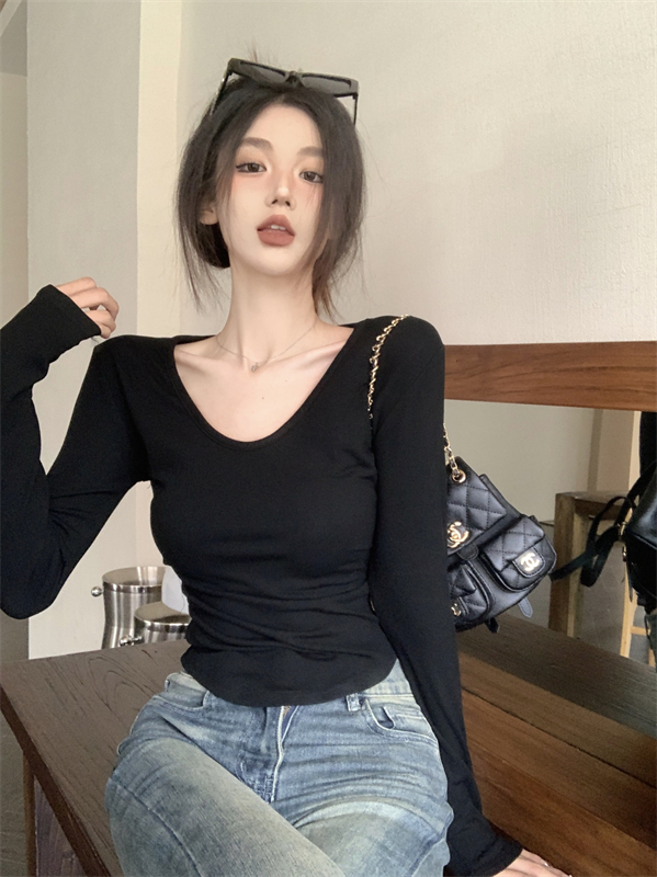 Real shot of hot girl style black U-neck long-sleeved right shoulder T-shirt women's spring and summer slim bottoming shirt