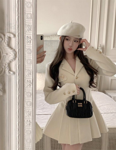 Real shot of first love heroine, woolen suit dress, women's winter waist-cinching temperament, A-line skirt, pleated short skirt