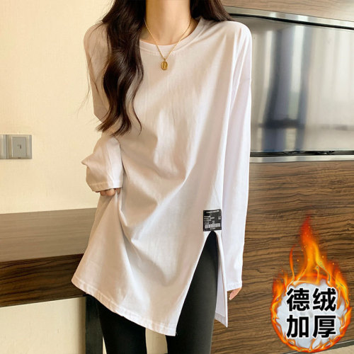 Actual shot of German velvet white mid-length t-shirt for women in autumn and winter with design sense of slits, loose long-sleeved velvet bottoming shirt