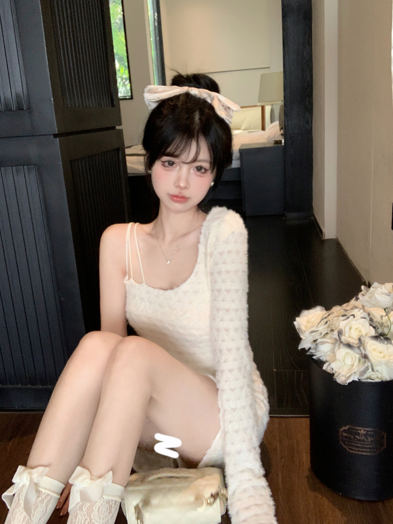 實拍 不規則單側露肩修身版型彈力針織連衣裙