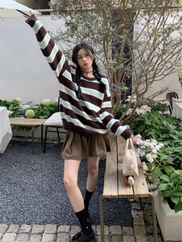 Actual shot of the new soft and gentle green striped lazy style sweater for women loose retro ins sweet and spicy sweater