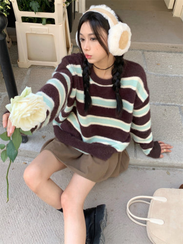 Actual shot of the new soft and gentle green striped lazy style sweater for women loose retro ins sweet and spicy sweater