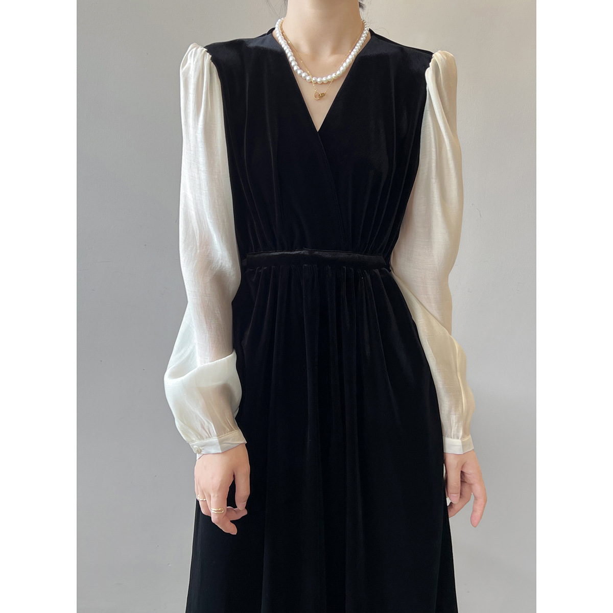 Real shot ~ Hepburn style dress 2024 spring new French retro splicing puff sleeve lace-up long skirt