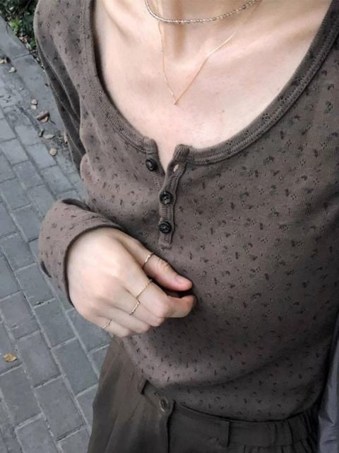 Retro floral bottoming shirt for women in autumn and winter, new slim fit, right shoulder long-sleeved T-shirt, short top