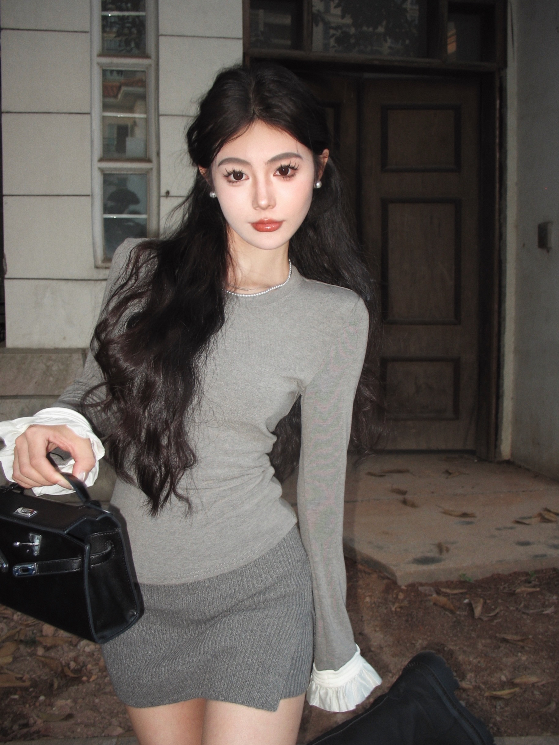Actual shot of brushed and velvet spliced ​​bell-sleeved ruffled bottoming shirt, slim-fitting knitted skirt trousers