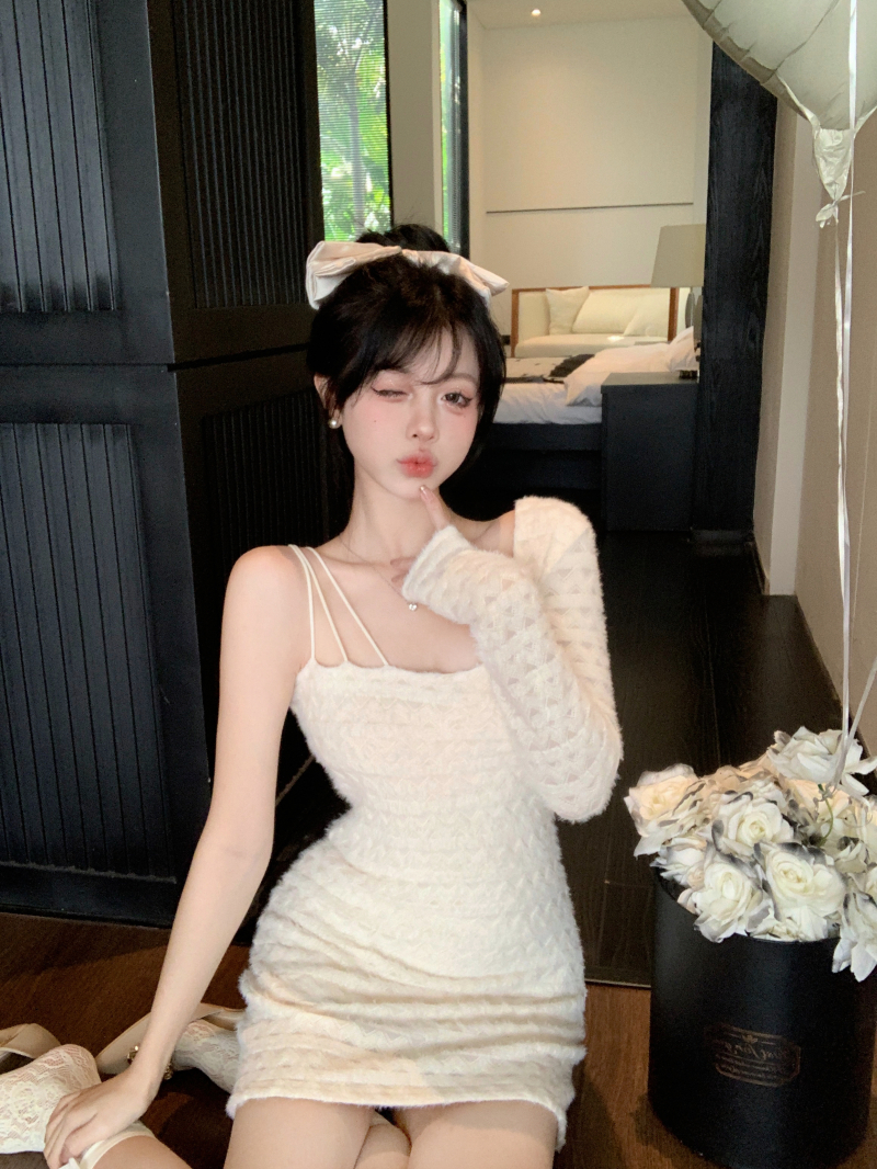 實拍 不規則單側露肩修身版型彈力針織連衣裙