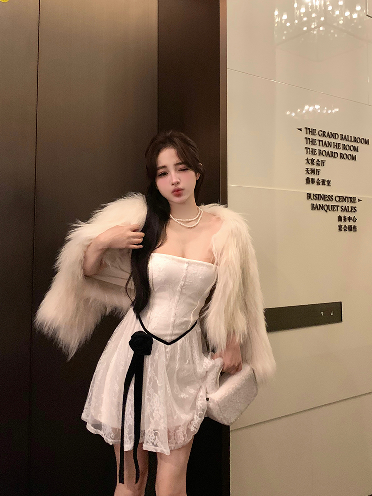 Actual shot of new white lace slimming tube top dress for women in winter