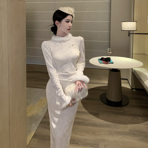 Real shot of retro Chinese style long-sleeved furry mid-length slim hip-covering improved cheongsam dress