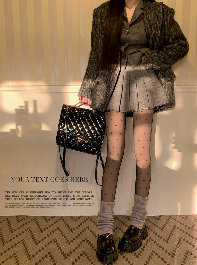 Real shot of velvet thickened bare legs artifact translucent elastic sexy thin black bottoming polka dot love stockings
