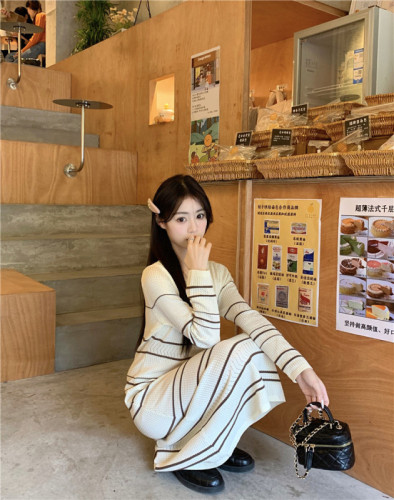 Actual shot of spring new style~French style light luxury lady style gentle hollow striped long-sleeved dress