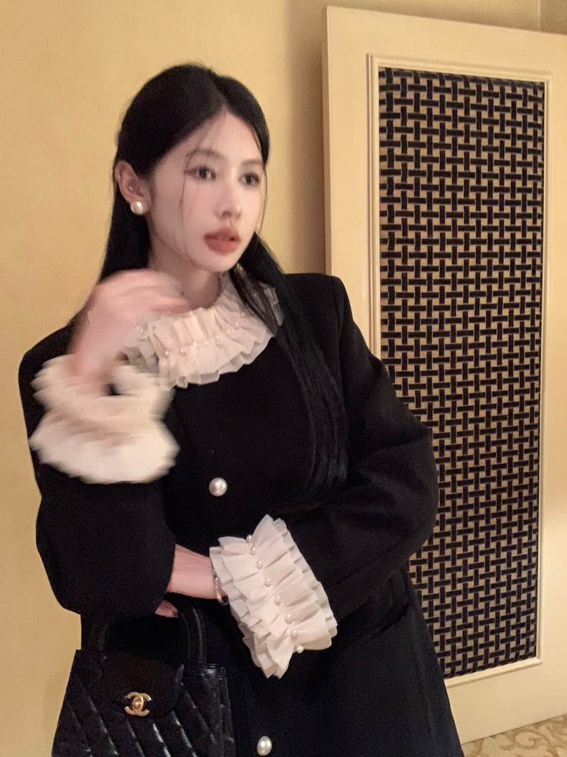 Actual shot of loose ladylike style coat, sweet pearl lace, high-end quilted warm coat