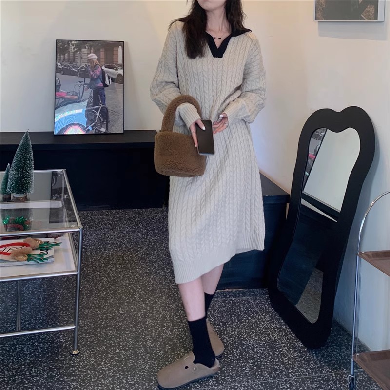Actual shot of French high-end mid-length knitted sweater dress with coat and thickened bottoming skirt