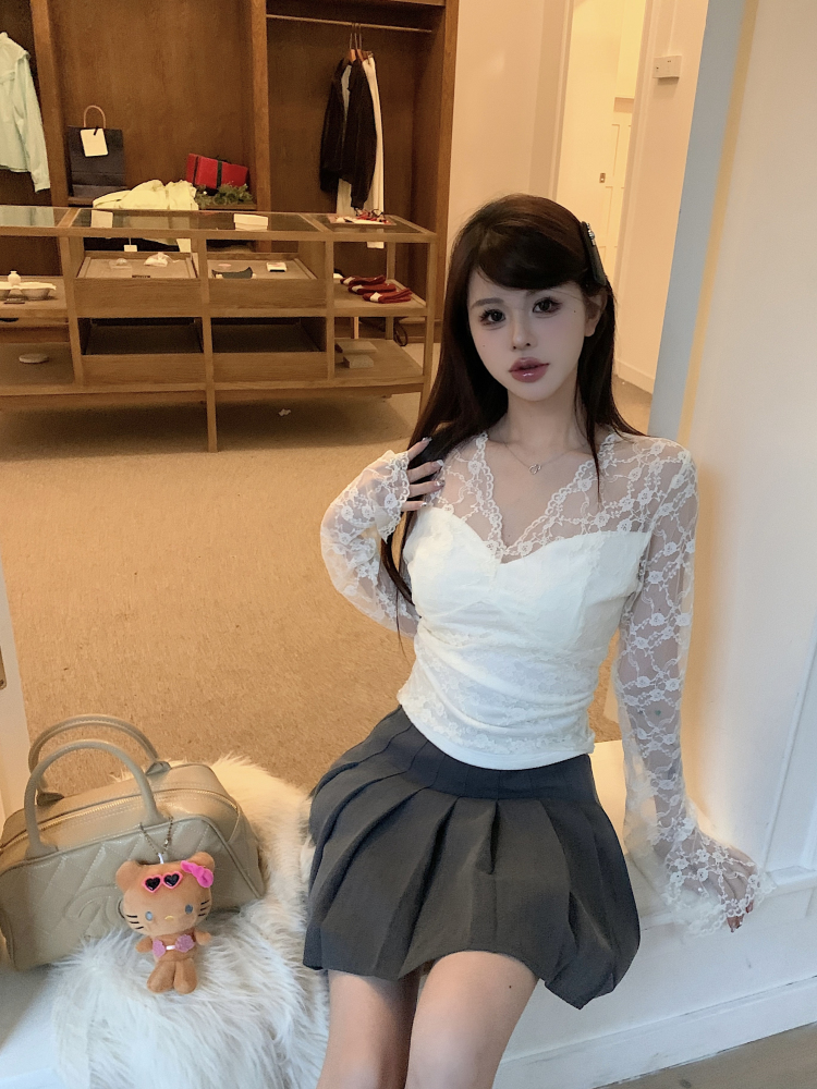 Real shot of inner bottoming shirt for women, fake two-piece fall and winter super nice lace t-shirt, short v-neck long-sleeved top for women
