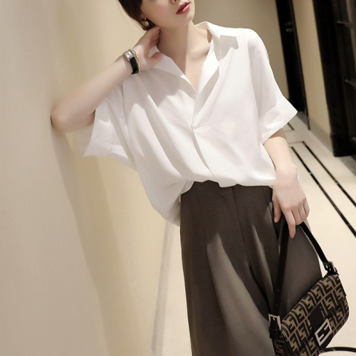 Retro Hong Kong style short-sleeved shirt for women spring and summer new fashion versatile white shirt loose bat sleeve collar top