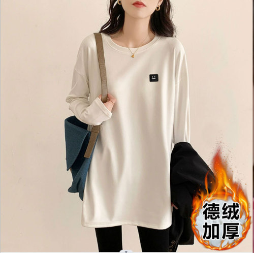 Real shot of European German velvet thickened bottoming shirt T-shirt for women in winter, loose and stylish layered long-sleeved top