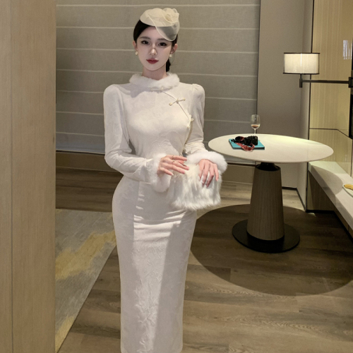 Real shot of retro Chinese style long-sleeved furry mid-length slim hip-covering improved cheongsam dress