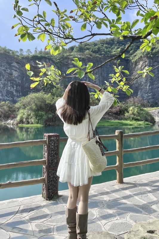 蕾絲鏤空收腰娃娃公主裙長袖白色連衣裙女設計感小眾度假仙女裙子