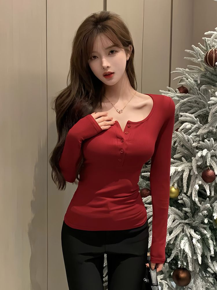 Hong Kong style red slim-fitting bottoming shirt for women in autumn and winter, niche design, hot girl chic tight top, high-end feel